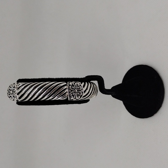 Bali-Style Swirl Stretch Bangle with Antiqued-Finished Silver - Picture 2 of 4